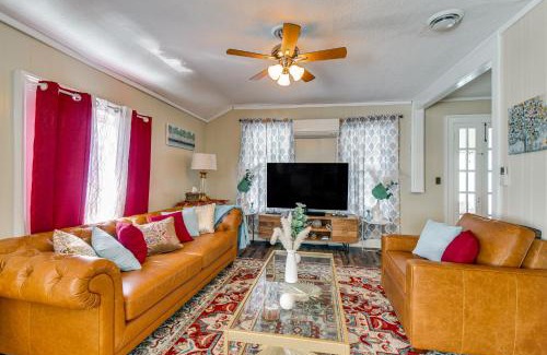 Oswego Apartment | Cozy Oswego Apartment: Steps from Lake Ontario and Parks!