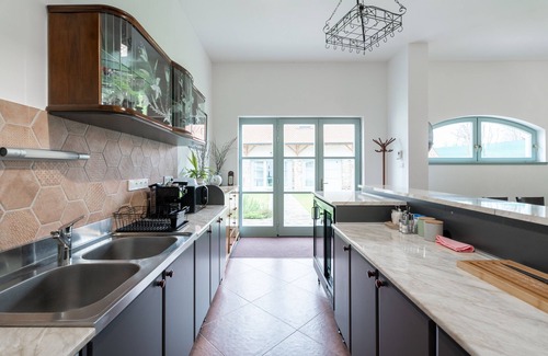 Kezkkut House | Explore Oszter House: Poolside Retreat in Kékkút, Hungary