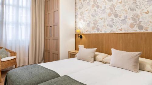 Bilbao Old Town Apartment | Family-Friendly OT Apartment Casco Viejo with 4 Bedrooms