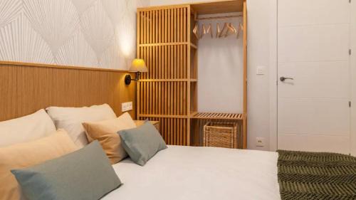 Bilbao Old Town Apartment | Family-Friendly OT Apartment Casco Viejo with 4 Bedrooms