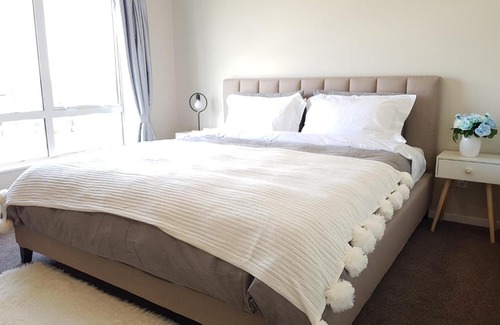 Manurewa Bed & Breakfast | Beachfront OT SeaView Villa with Ocean Views & Kitchen
