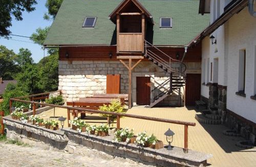Radostna pod Kozakovem Apartment | Discover Otakarova Farma: Oceanfront Getaway & Pet Friendly