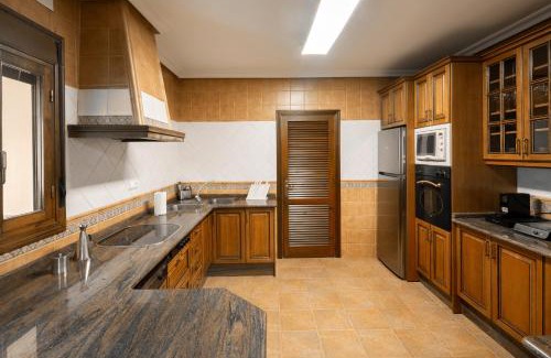 Old Town Baeza Apartment | Oteses11: Family-Friendly 4-Star Hotel with Top Ratings