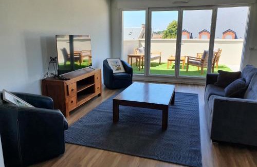 Ouistreham Apartment | Family-Friendly Othello Sea Flat with Oceanfront Views