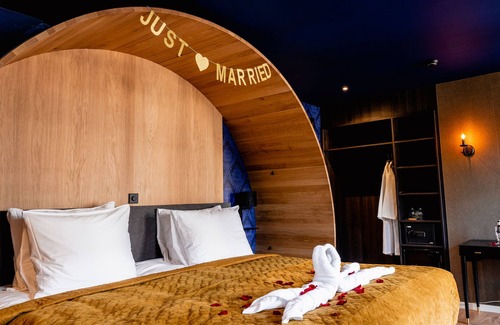 Ootmarsum Hotel | Unwind at Othmar Herberg: 4-Star Retreat with Spa & Dining