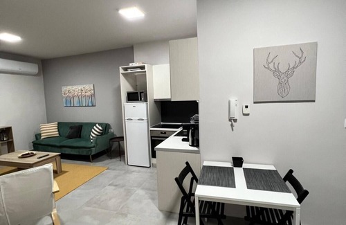 Trikala Apartment | Comfortable Stay at Othonos 10 with Great Amenities
