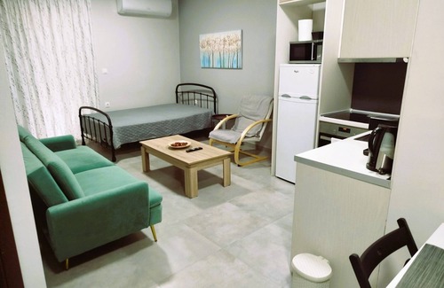 Trikala Apartment | Comfortable Stay at Othonos 10 with Great Amenities