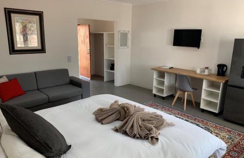 Otjiwarongo Cabin | Otjibamba Lodge: Oceanfront Retreat with Pool & Dining