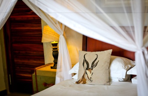 Otjiwarongo Cabin | Discover Otjiwa Safari Lodge: 4-Star Stay with Pool & Dining