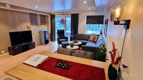 Aurland Apartment | Experience Otnes Fjordside: Family-Friendly 4-Star Retreat