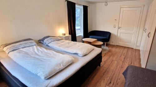 Aurland Apartment | Experience Otnes Fjordside: Family-Friendly 4-Star Retreat