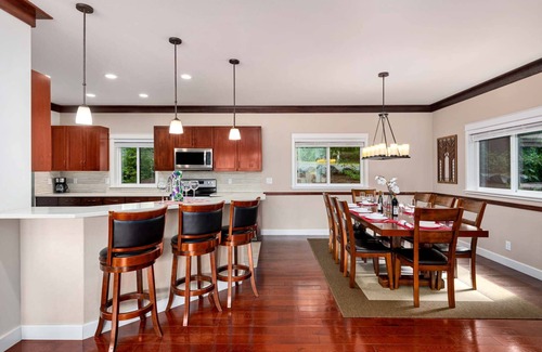 Florence House | Idyllic Otter Banks on Mercer Lake: Dock, Kayaks & Hot Tub
