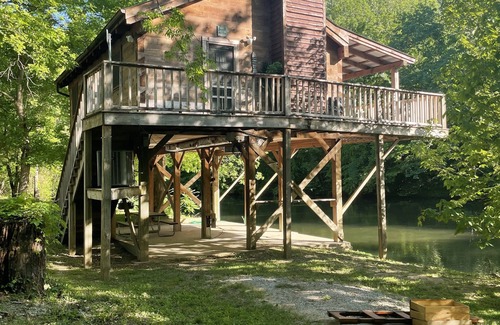 Walland Cabin | Cozy Otter Riverfront Cabin with Hot Tub & Mountain Views