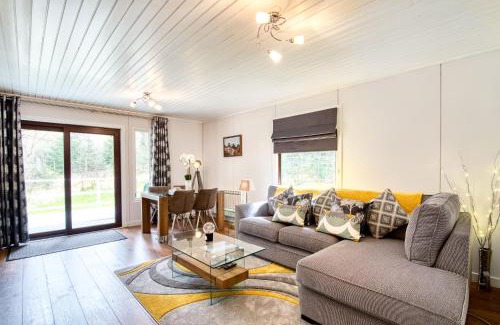 Crianlarich Ski Chalet | Pet-Friendly Retreat: Otter Chalet with Perfect 10/10 Rating