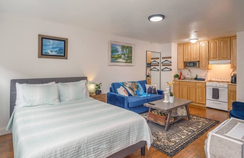 Marina House | Otter’s Den: Walk to Marina Beach & Close to Monterey!