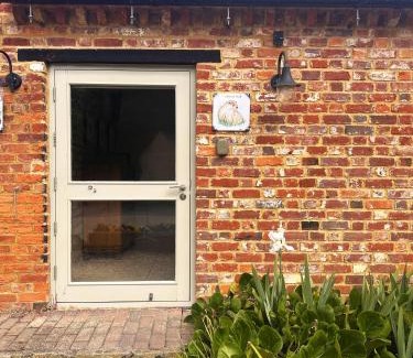 Towcester House | Family-Friendly Otters Holt at Tove Valley Cottages