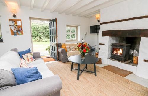 Llandeilo House | Pet-Friendly Retreat at Otters Holt - A 4-Star Escape