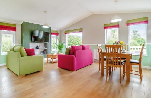 Dereham Resort | Unforgettable Family Stay at Otters Mead Boutique Lodges