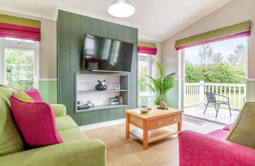 Dereham Resort | Unforgettable Family Stay at Otters Mead Boutique Lodges