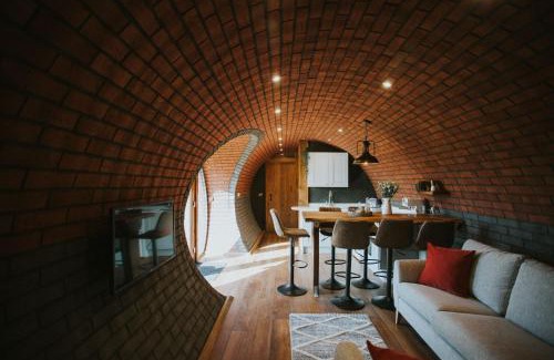 Rhayader House | Pet-Friendly Retreat at Otters View for Memorable Getaways
