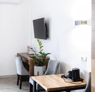 Velyka Omeliana Hotel | Pet-Friendly Otto Hotel-Restaurant with Top Guest Ratings