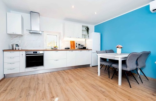 Rovinj Apartment | OTTO: Sea View Apartment with Kitchen & Parking, Rated 9.8