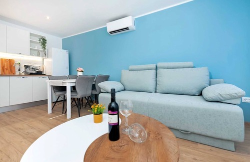Rovinj Apartment | OTTO: Sea View Apartment with Kitchen & Parking, Rated 9.8