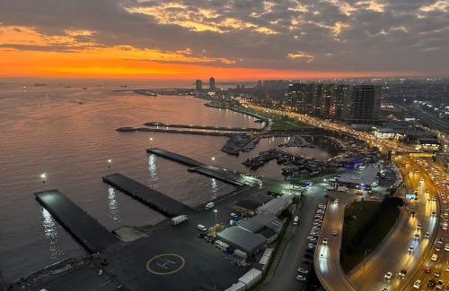 Zeytinburnu Apartment | Ottomare Suites: Oceanfront Retreat with Private Pool