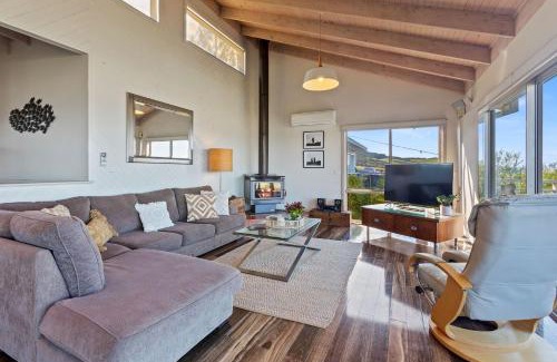 Skenes Creek House | Discover Otway Views: Family-Friendly Retreat Awaits