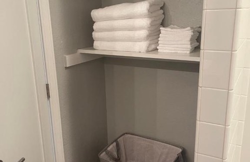 Norman Apartment | Modern 2 Bed, 2 Bath Apartment Near OU - Guest Rated 9.6