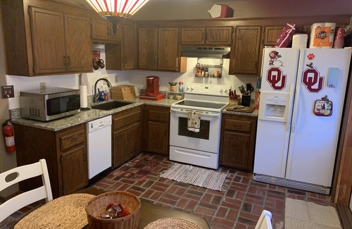 Norman House | OU Game Day Condo: Cozy Townhouse Near Campus
