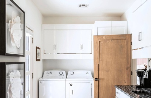 Norman House | OU Luxury 5BR Retreat + Patio | Walk to Campus #Cha