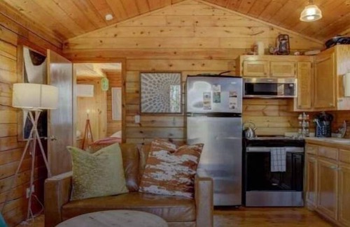 Mount Ida Cabin | Serene Crystal Cabin with Kitchen & Pet-Friendly Amenities