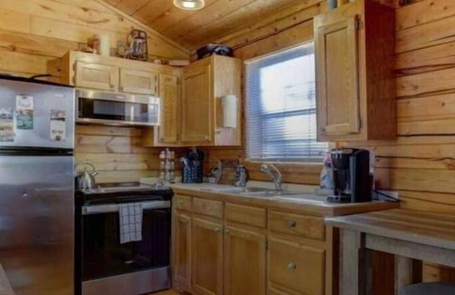 Mount Ida Cabin | Serene Crystal Cabin with Kitchen & Pet-Friendly Amenities