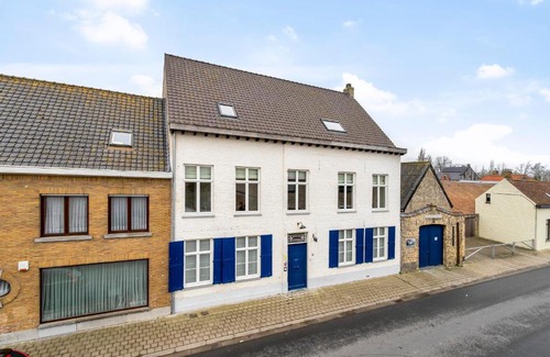 Gijverinkhove House | Experience Oud Brouwershof: 4-Star Retreat with Pool & Pets