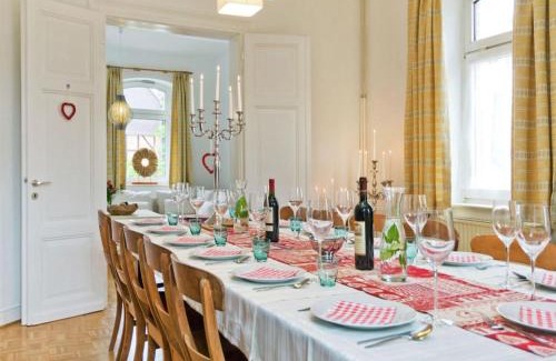 Netze House | Oude Pastorie en Dorpsschool: Oceanfront and Family Friendly