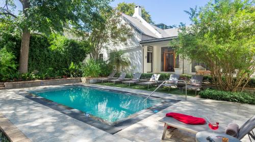 Stellenbosch Central Hotel | Discover Oude Werf Hotel: 4-Star Stay with Family Amenities
