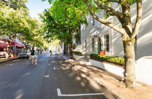 Stellenbosch Central Hotel | Discover Oude Werf Hotel: 4-Star Stay with Family Amenities