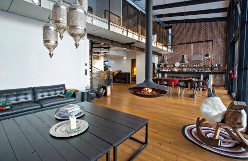 Oulu House | Oulu Loft Guesthouse: Oceanfront Retreat with Hot Tub