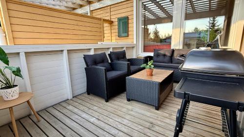 Oulu Apartment | Oulu Modern 2BR with Sauna, Patio and Parking, 10 min to Center