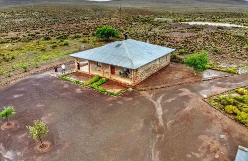 Karoo Hoogland House | Eco-Friendly Oupoort Guest Farm: Pet & Child Welcoming Stay