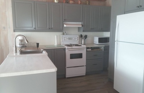 Torrance Cottage | Lakefront Cottage with Spa & Hot Tub in Muskoka – Rated 9.6