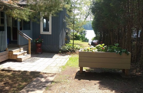 Torrance Cottage | Lakefront Cottage with Spa & Hot Tub in Muskoka – Rated 9.6