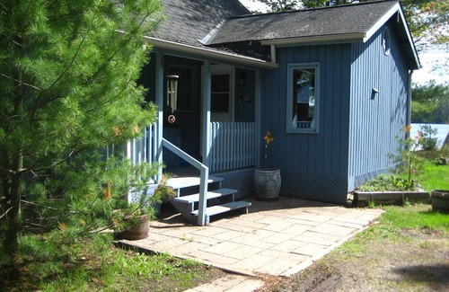 Torrance Cottage | Lakefront Cottage with Spa & Hot Tub in Muskoka – Rated 9.6