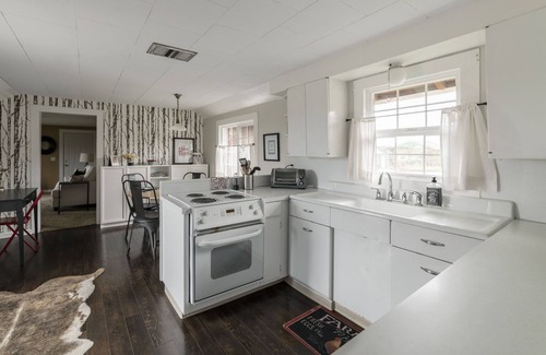 Saint Paul Cottage | Discover Our Cottage on Champoeg: 10/10 Guest Rated Retreat