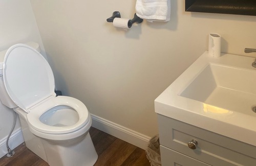 Elizabethtown Cabin | Historic Retreat with Spa & Pet-Friendly Amenities