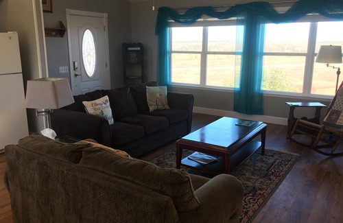 Lockhart Apartment | Cozy Retreat: 2 Bedroom Getaway with Pool & Spa Amenities