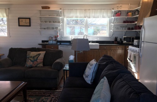 Lockhart Apartment | Cozy Retreat: 2 Bedroom Getaway with Pool & Spa Amenities