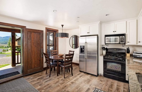 Snowmass Village House | Serene Cabin Retreat Near Aspen & Snowmass with Views