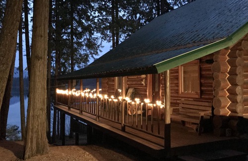 Troy House | Lake Front Log Home with Private Beach: Rated 10/10!